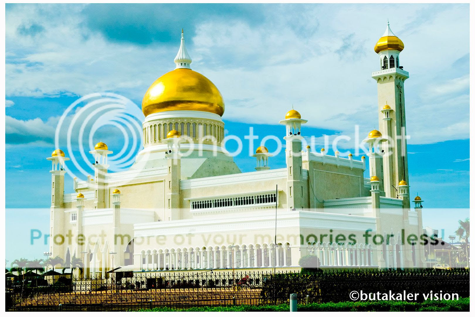 Masjid Sultan Omar Ali Saifuddin Pictures, Images and Photos