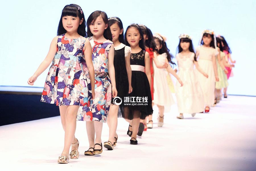 杭州ファッションウィークの可愛らしい子どもモデルたち 人民網日本語版 人民日報