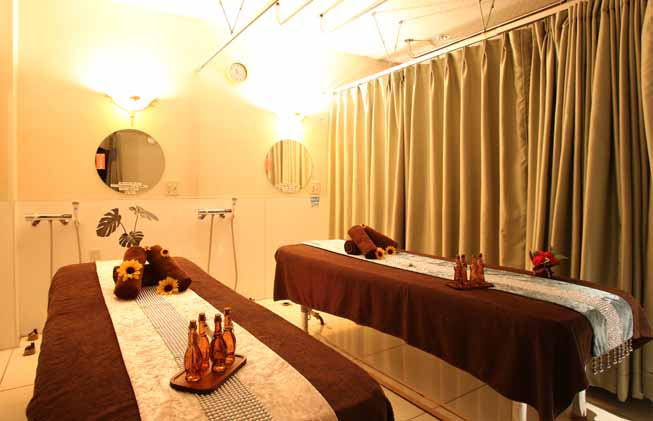 烏蘭 ウーラン 銀座店 六本木店 台湾式足裏 もみほぐし アロマ リンパ リラクゼーションマッサージ