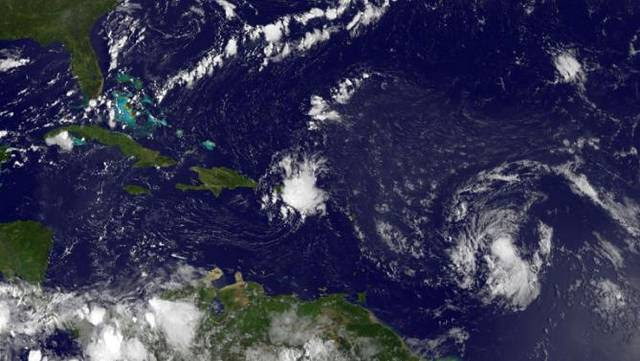 La tormenta tropical Erika se acerca a tierra.