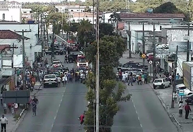 Por causa da ação da polícia, a avenida Cruz das Armas foi fechada e o trânsito está sendo desviado pela Semob (Foto: Divulgação/Semob-JP)