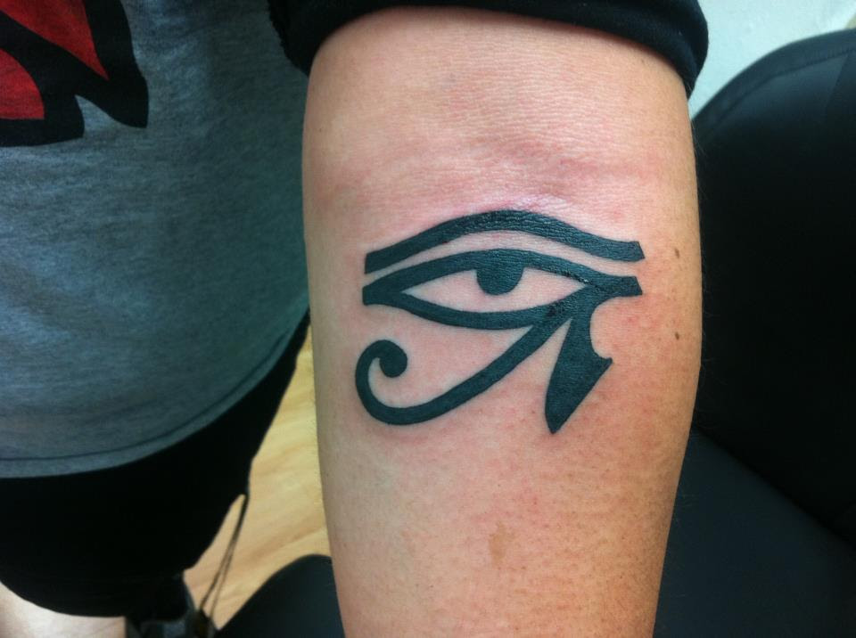 egyptian eye beauty of darkness pinterest horus on eye of horus pyramid tattoo meaning