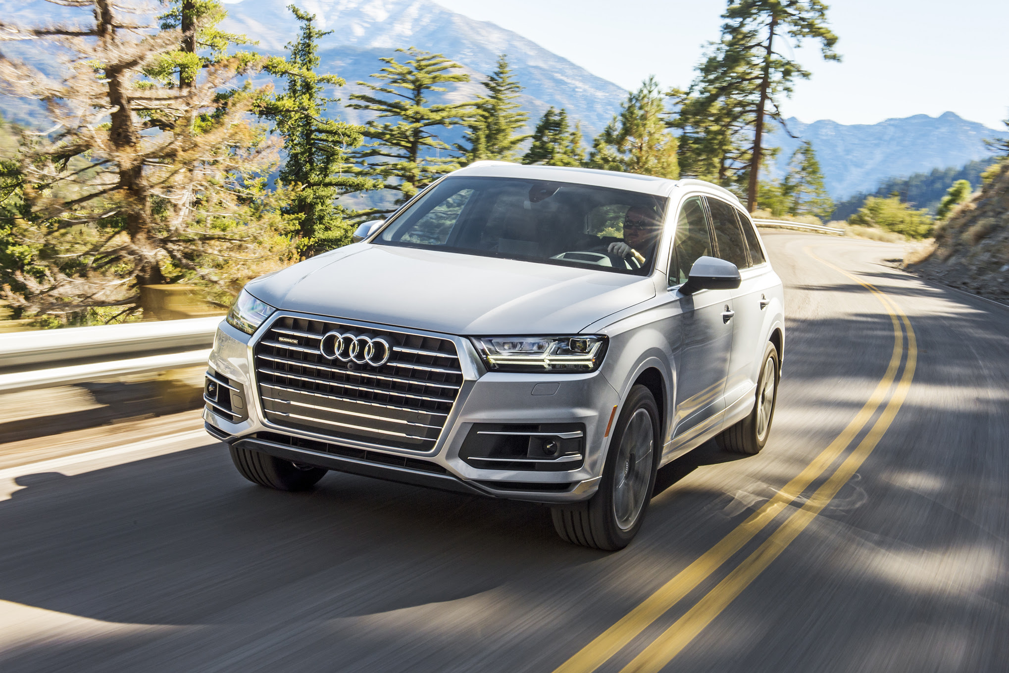 2017 Audi Q7 30T Quattro front three quarter in motion 02