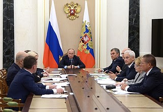 Совещание по социально-экономическим вопросам.