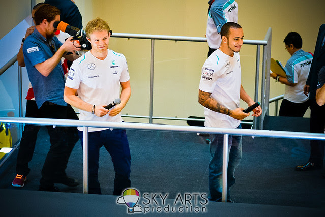 Nico Rosberg Lewis Hamilton PETRONAS KLCC Meet and Greet #PMGP2013