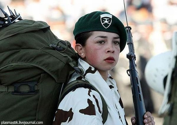 Women in the armies of the world (70 pics)