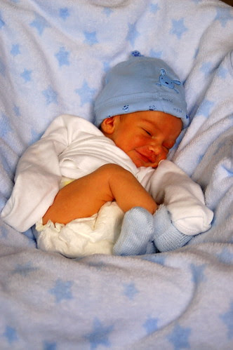 Hugo 11.2.06 en69 -- 6 days old