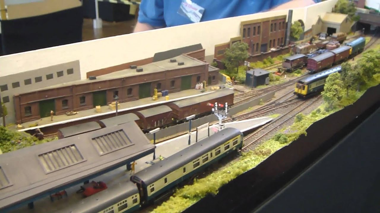 Model Railway Exhibition 2010 Pt 5 - YouTube