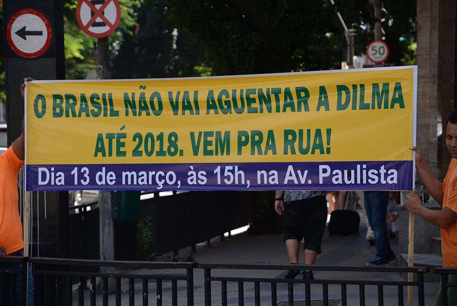 Cartaz convocando manifestação em São Paulo / Serviço Noticioso/Futura Press