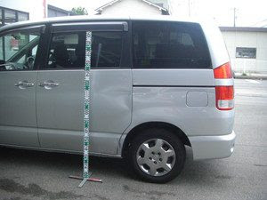 トヨタのノア 左スライドドア 左クォーターパネル 他 傷 ヘコミ 修理事例 修理費用80 210円 部品代金74 0円 塗装費用91 0円 石川県金沢市 車の板金塗装の専門店 株式会社カナザワ鈑金