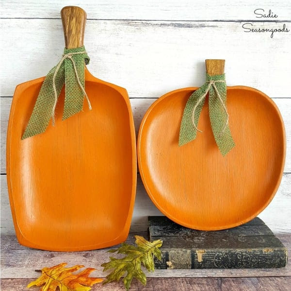Repurposed Monkey Pod Wood Tray Platter From Thrift Store Chalk Painted As Pumpkin For DIY Simple Autumn Fall Decor By Sadie Seasongoods