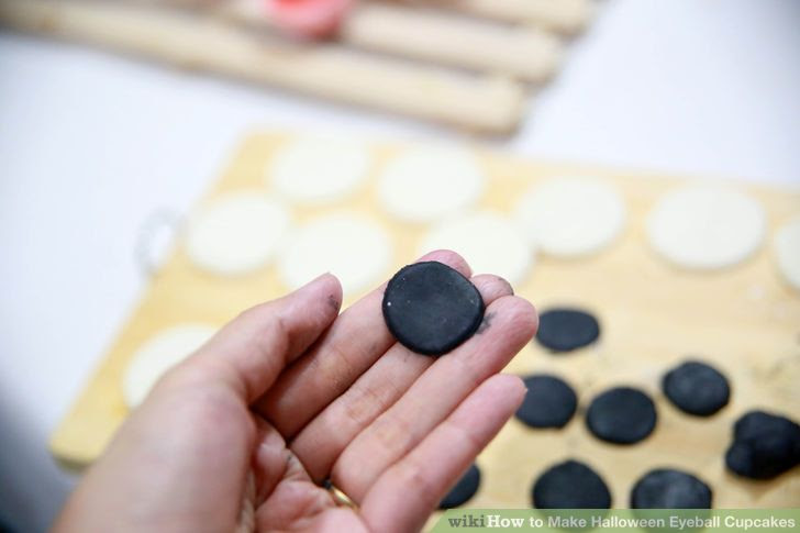 Make Halloween Eyeball Cupcakes Step 5.jpg