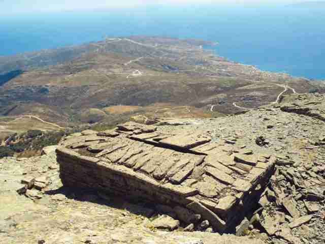 Τα μυστηριώδη Δρακόσπιτα της Εύβοιας