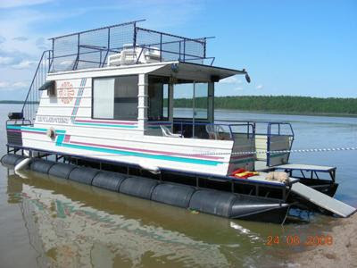Homemade Houseboats - enjoying a great home built pontoon boat