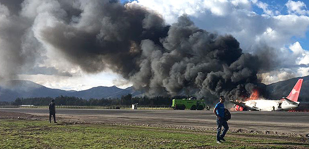 Resultado de imagem para pouso emergencia avião no peru 29/03/2017