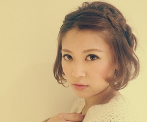 ショートカット ボブ ヘアアレンジ 学生 ２０代 ３０代女子から４０代女性の簡単 時短のモテ髪 ショートボブの編み込み ストレート 前髪のヘアスタイル 髪型特集 Bijoh ビジョー