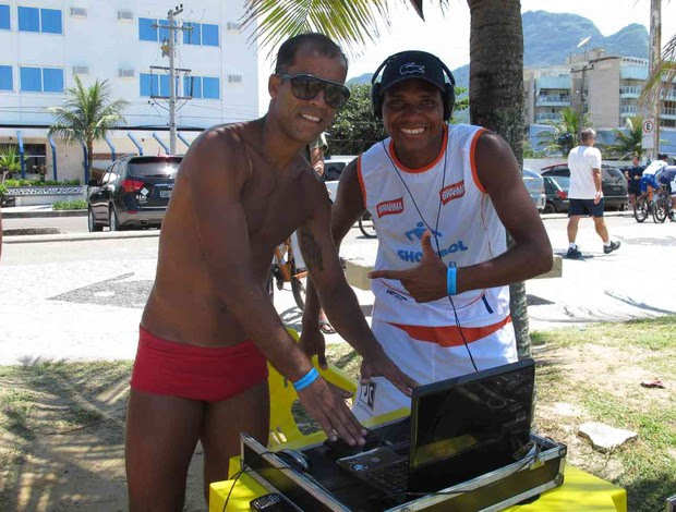 felipe dj tralha praia da barra (Foto: Edgard Maciel de Sá / GLOBOESPORTE.COM)