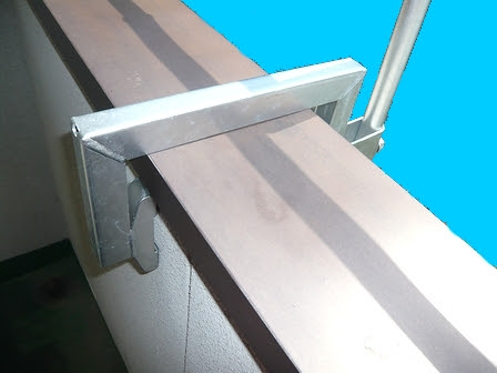 モンガーの小屋 BS・CSアンテナ取り付け金具を取り付ける - DIY