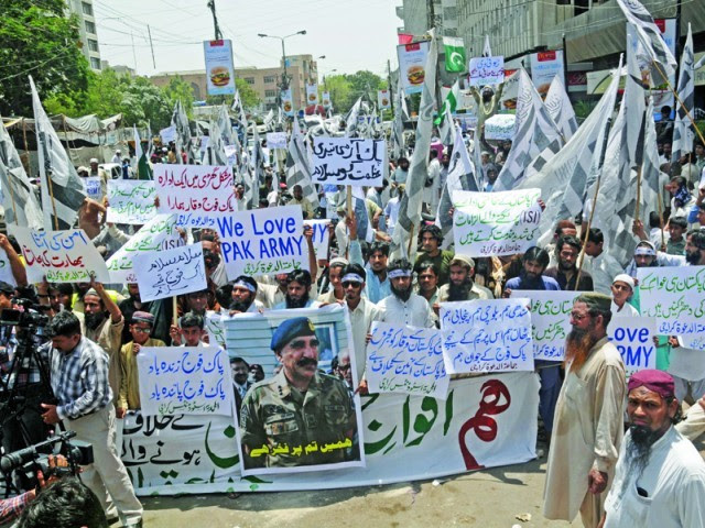 Demonstrators took to the streets in Karachi in solidarity with the army and ISI. PHOTO. MOHAMMAD AZEEM/EXPRESS

