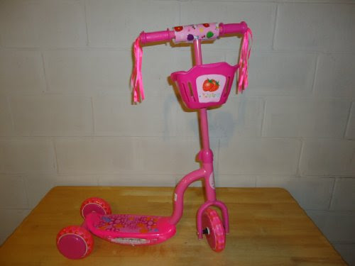 FASHION SCOOTER WITH FLASHING LIGHT (pink color)
