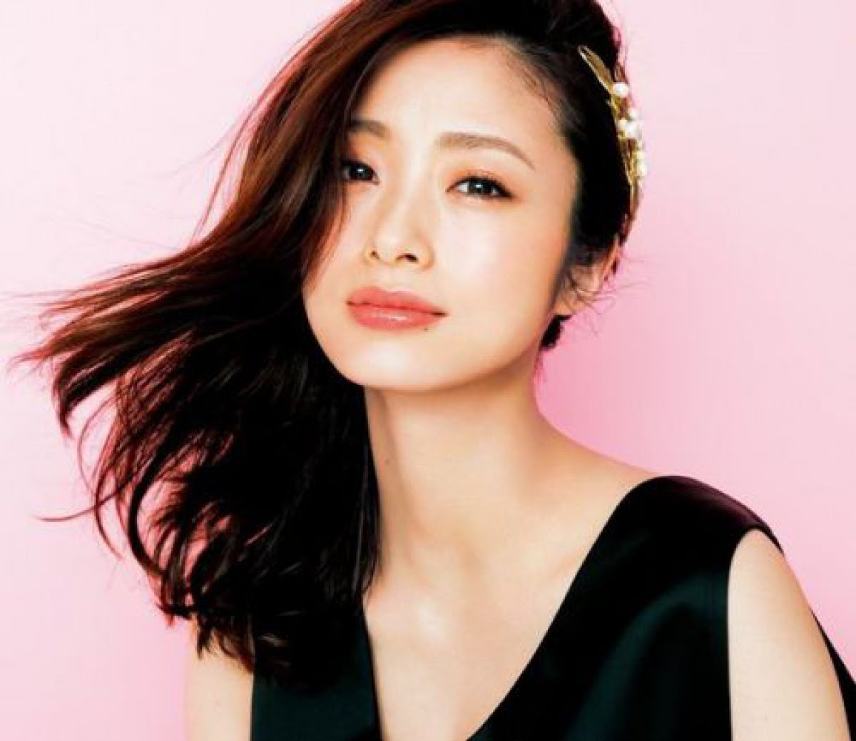 上戸彩さん風 ナチュラルなのに大人可愛いメイク方法 コスメニュース びぃらぼ