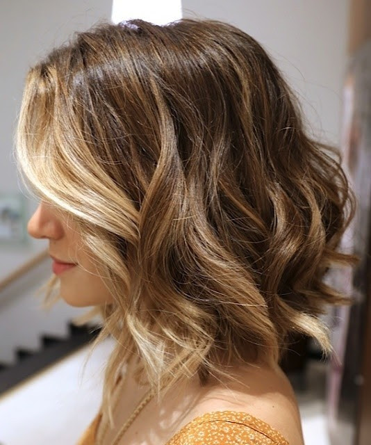 10 Stylish Wavy Bob Hairstyles for Medium Short Hair 