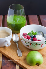 Breakfast with green smoothie