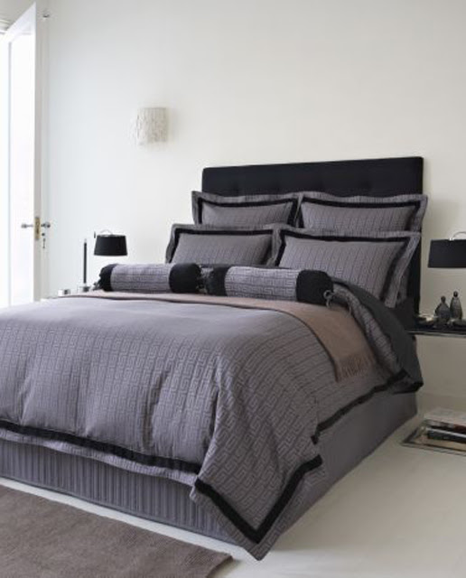 Simple Hotel Style Bedroom With Bed That Catches Attention