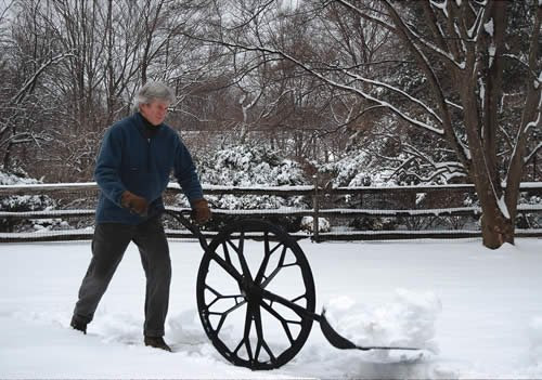 Sw0310 B001i7jwto Wheeled Wolf Snow