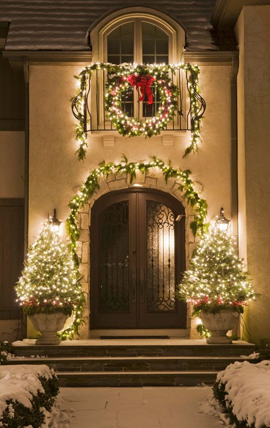 26 Super Cool Outdoor Décor Ideas With Christmas Lights - Interior