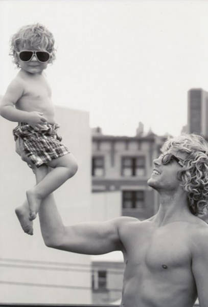 طفل يشبه والده