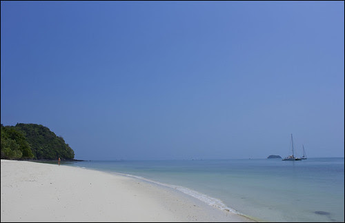 Koh Rang Yai is a small-scale uninhabited isle close  Bangkok Thailand Place should to visiting : Koh Rang Yai Island