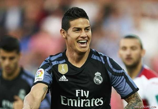 James Rodriguez tỏa sáng với cú đúp vào lưới Granada. Ảnh: Goal