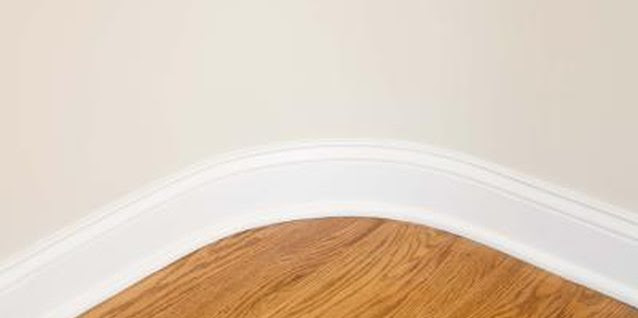 Should Hardwood Floors Match the Hardwood Baseboard Color?