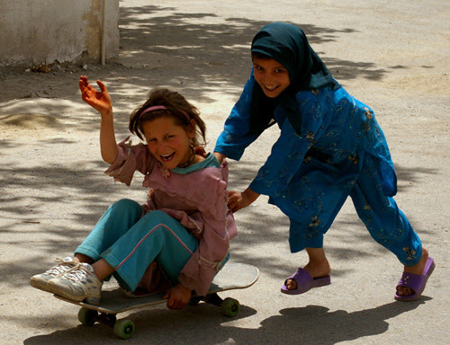 salamalaikum:

Playing with a skateboard.. - Afghanistan

