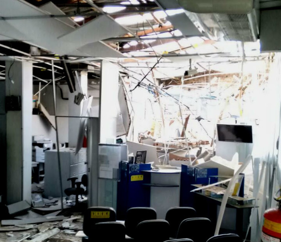Agência de banco ficou destruída após ação de bandidos no sudoeste da Bahia (Foto: Divulgação/ Polícia Militar)