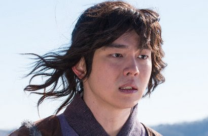 Foto: Asyiknya Yoon Kyun Sang bersama anak-anak, Di cuplikan episode terbaru 'Rebel Hong Gil Dong' http://ift.tt/20kt43r - Berita Terkini 'Rebel Hong Gil Dong' Terbaru Hari Ini -Serial "Rebel Hong Gil Dong" kembali menggoda penonton dengan foto cuplikan adegan yang dirilis oleh tim produksi. Kali ini, foto yang dirilis menampilkan Yoon Kyun Sang sebagai Hong Gil Dong. 