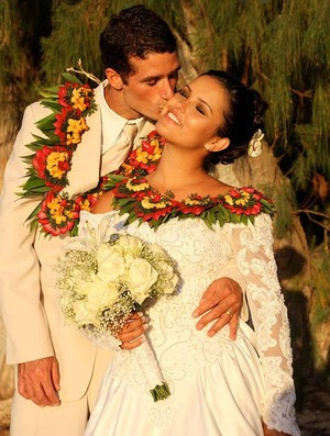 Magno de Oliveira Passos ao lado da esposa no Havaí (Foto: Reprodução/Facebook)