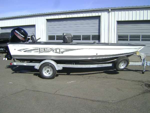 2017 Lund 1875 Pro Guide | 18 foot Black 2017 Boat in 