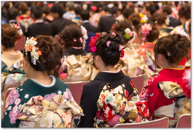 成人式の髪飾り 生花での作り方は 手作りを100均で つまみ細工の作り方は 解決note