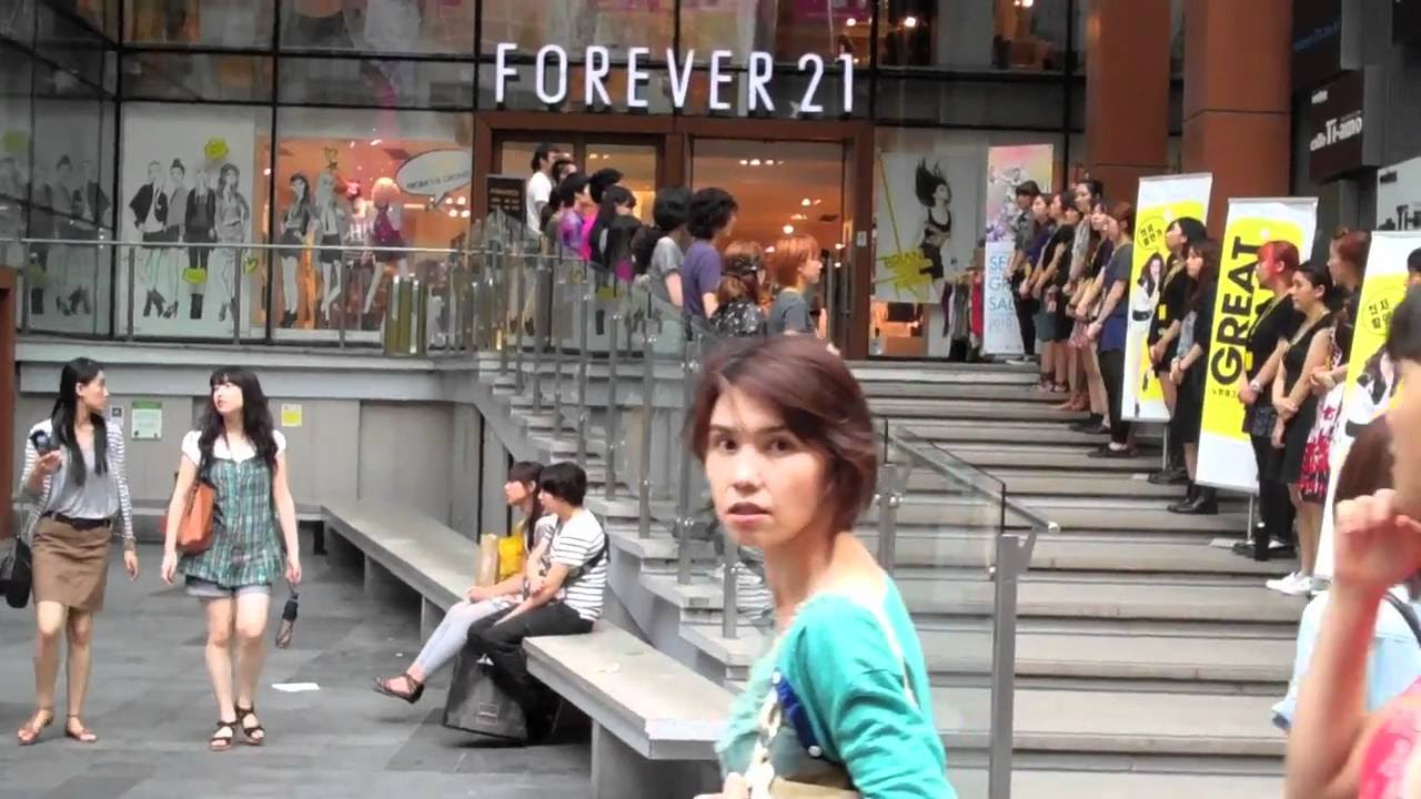 Forever 21 in Myeongdong, South Korea - YouTube