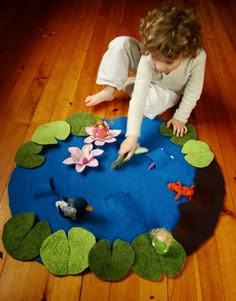Potential for so much fun - easy and portable! (make another scene on the reverse - city, farm, jungle, etc)