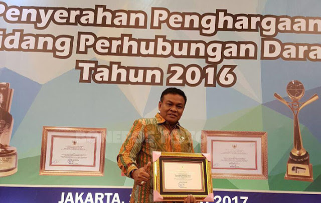 Bupati Fahsar Terima Penghargaan WTN Kategori Lalu Lintas