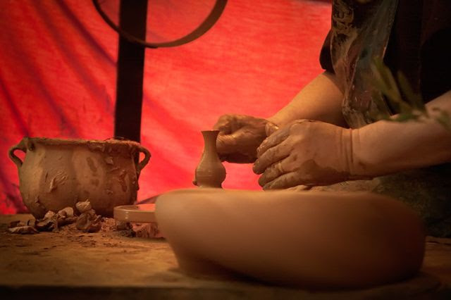 Making pottery [enlarge]