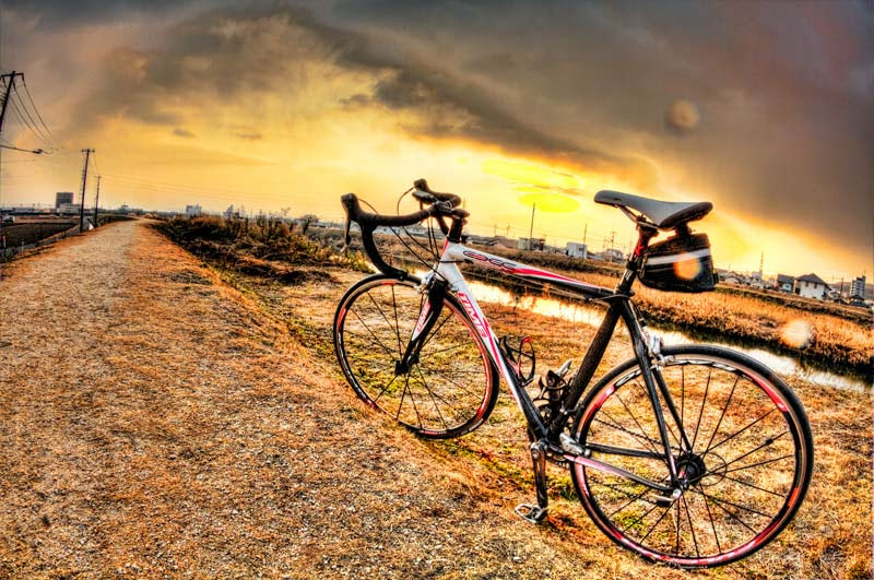Tour De Hdr 夕焼け空とロードバイク 雨降ってきました