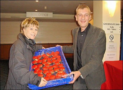pictures of 40th anniversary cakes. Ruby Cakes to Rainbows. Delivering 40 ruby cakes. On the 40th anniversary of 