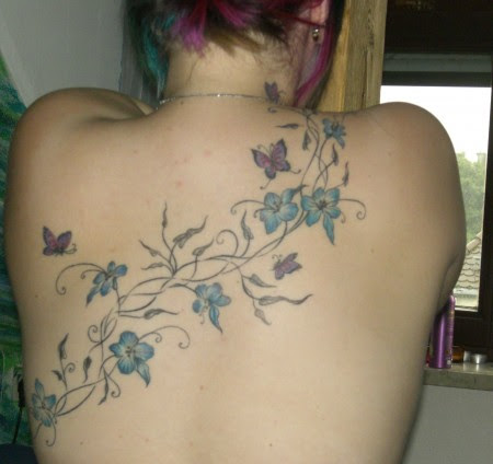 tattoo motive blumenranke_02. blumenranke mit 4 Schmetterlingen
