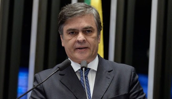Senador paraibano Cássio Cunha sofre AVC