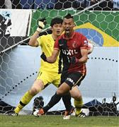 延長前半、チーム２点目のゴールを決めた鹿島・ファブリシオ＝市立吹田サッカースタジアム（撮影・甘利慈）