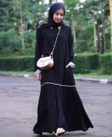 gaya hijab hitam ala laudya cynthia bella womantalk
